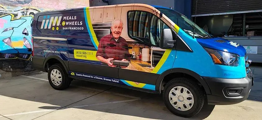 Латексный принтер Roland AP-640 для быстрой печати графических изображений при оклейке коммерческого транспорта