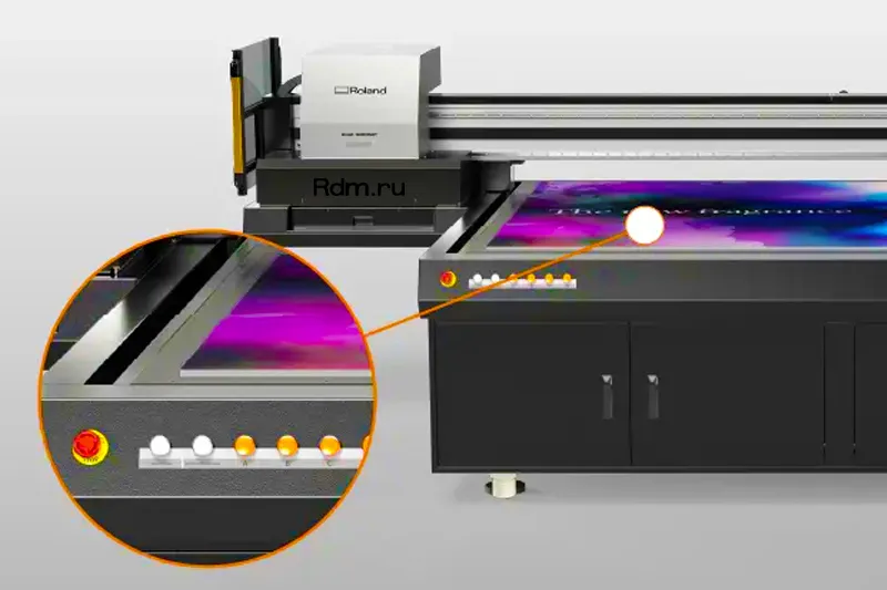Планшетный уф-принтер Roland EU2-1000MF имеет простую обработку материалов для печати 